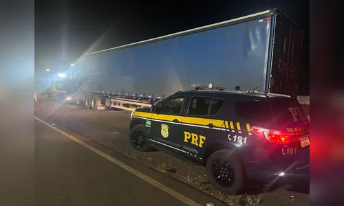 
							PRF prende condutor de carreta embriagado após perseguição no PR
						
						