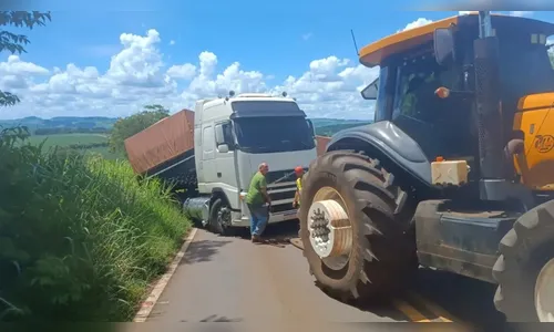 
							Caminhão fica atravessado em rodovia e bloqueia trânsito no Vale do Ivaí
						
						