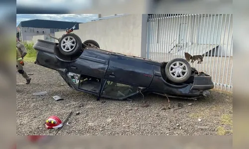 
							Veja o momento em que Monza capota e deixa rapaz morto em Apucarana
						
						