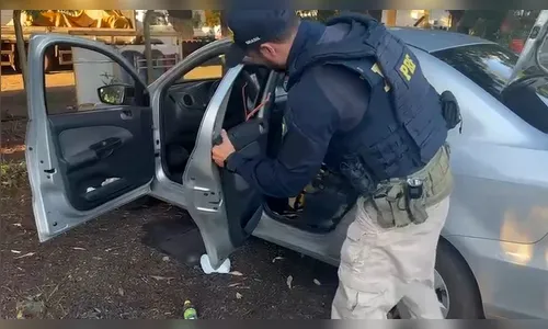 
							PRF apreende quase 130 kg de drogas em carro com crianças em Londrina
						
						