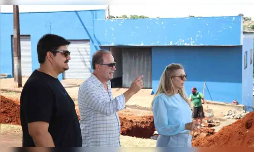 
							Obras de drenagem e recape asfáltico avançam no Jardim Belo Horizonte em Ivaiporã
						
						