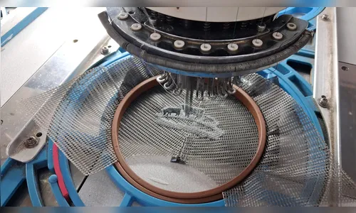 
							Entre agulhas e tecnologia: como o bordado fez de Apucarana uma potência têxtil
						
						