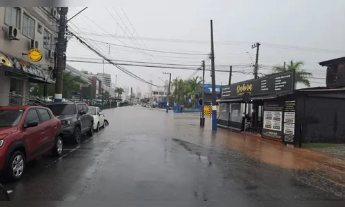 
							Chuvas intensas causam alagamentos e interdições em Balneário Camboriú
						
						