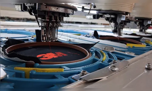 
							Entre agulhas e tecnologia: como o bordado fez de Apucarana uma potência têxtil
						
						