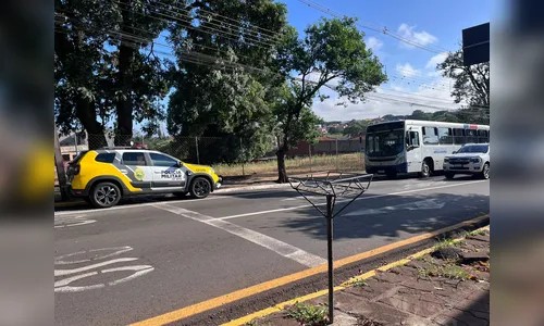 
							Frenagem de ônibus para evitar colisão deixa três feridos em Apucarana
						
						