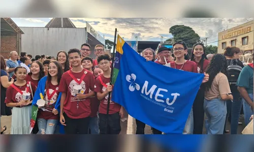 
							Procissão é marcada por grande presença regional em Apucarana
						
						