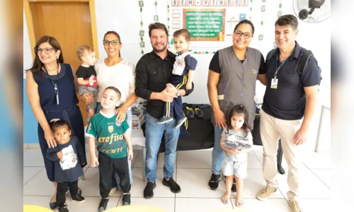 
							Rafael Cita faz entrega simbólica de kits escolares em Arapongas
						
						