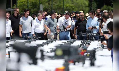 
							Ratinho Jr entrega 243 drones para monitoramento aéreo das forças de segurança
						
						
