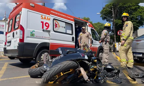 
							Colisão entre carro e moto no centro de Apucarana mobiliza equipes de socorro
						
						