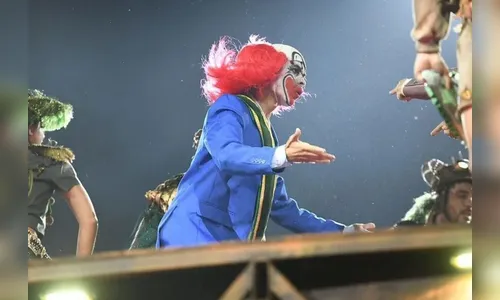 
							Michelle critica alegoria na Sapucaí de Bolsonaro como palhaço
						
						