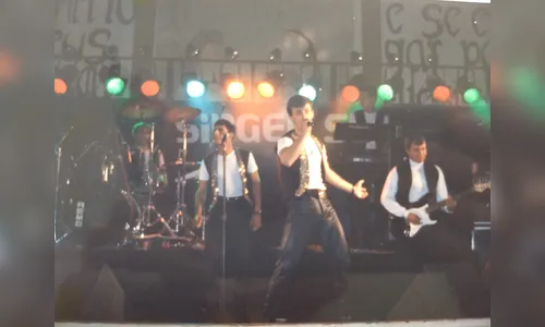 
							Fãs de Apucarana e região relembram legado dos Mamonas Assassinas
						
						