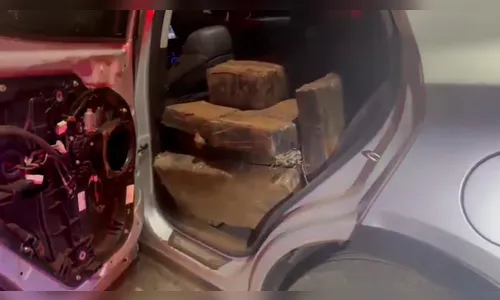 
							Motorista usa 'cortina de fumaça' para fugir da PRF e abandona carga de maconha em Maringá
						
						