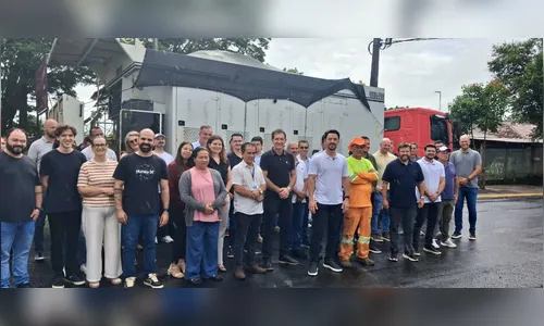 
							Prefeito anuncia R$ 3,5 milhões para manutenção asfáltica em Apucarana
						
						