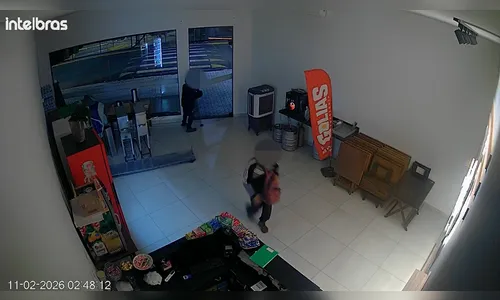 
							Câmera flagra dupla invadindo comércio e furtando alfajores em Apucarana
						
						