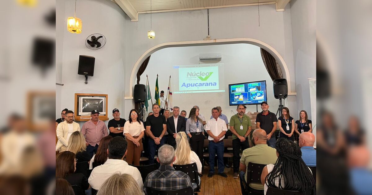 NRE Apucarana entrega kits tecnológicos para escolas de 16 municípios