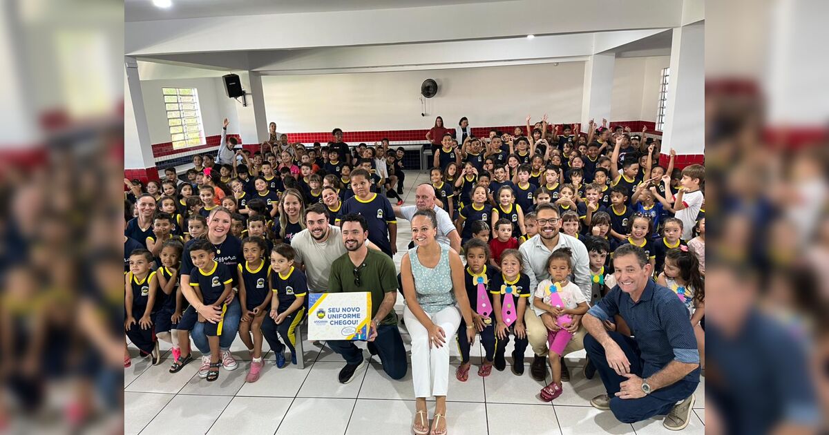 Prefeitura de Apucarana entrega kits de uniforme para alunos das escolas municipais