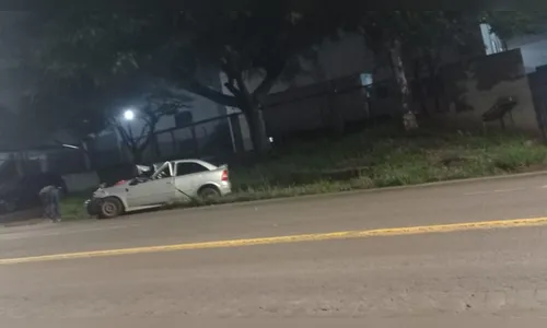 
							Câmera flagra acidente entre carro e caminhão que deixou motorista ferido em Apucarana
						
						