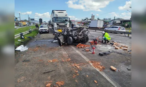 
							Caminhoneiro do PR envolvido em tragédia que deixou menino órfão morre em novo acidente
						
						