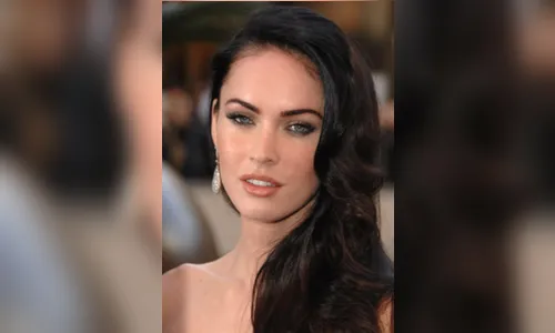 
							Aos 39 anos, atriz já foi proprietária de mansão de R$ 31 milhões; saiba quem
						
						