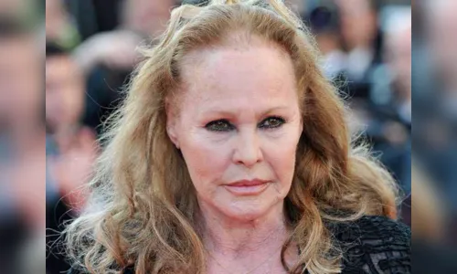 
							Atriz de 007 toma golpe de R$ 120 milhões; veja quem
						
						