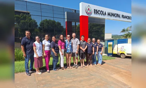 
							Canadenses visitam cidade da região para rever estudante intercambista
						
						