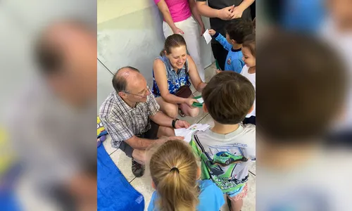 
							Canadenses visitam cidade da região para rever estudante intercambista
						
						