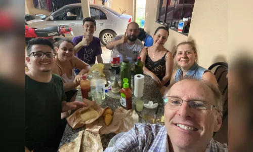 
							Canadenses visitam cidade da região para rever estudante intercambista
						
						