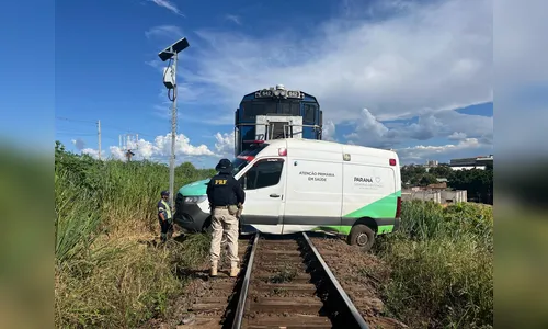 
							Colisão entre trem e ambulância é registrada em Jandaia do Sul; veja flagrante
						
						