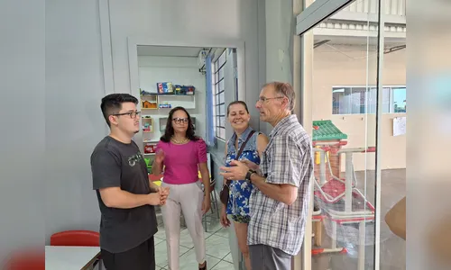 
							Canadenses visitam cidade da região para rever estudante intercambista
						
						