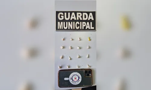 
							Guarda Municipal intercepta delivery de drogas em motel e apreende menor com crack em Arapongas
						
						