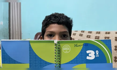 
							Rede municipal de educação atende cerca de 100 alunos estrangeiros em Apucarana
						
						