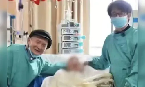 
							Idoso viaja 12h por dia por 105 dias para ver esposa internada em UTI; veja
						
						