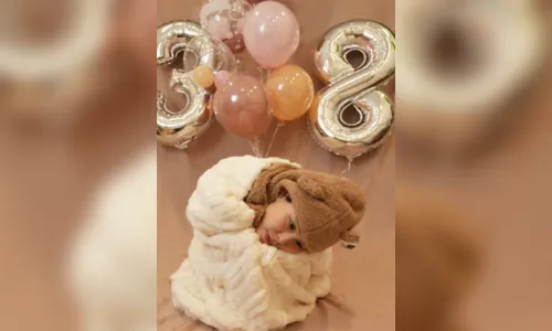 
							Influenciadora viraliza com ensaio de “newborn” em aniversário de 38 anos; veja fotos
						
						