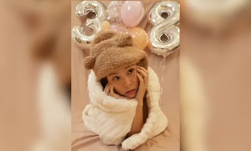 
							Influenciadora viraliza com ensaio de “newborn” em aniversário de 38 anos; veja fotos
						
						