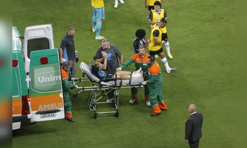 
							Marlon, jogador do Grêmio, sofre fratura grave durante jogo e passará por cirurgia
						
						