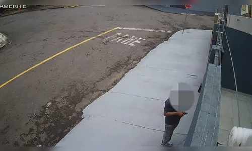 
							Suspeito de furtar relógios, joias e eletrônicos avaliados em R$ 40 mil é preso em Apucarana
						
						