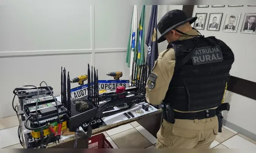 
							PM e Civil prendem suspeitos de assaltar ônibus e caminhões na PR-444
						
						