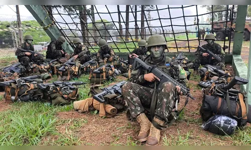 
							Exército de Apucarana forma novos soldados nesta sexta-feira; veja vídeo
						
						