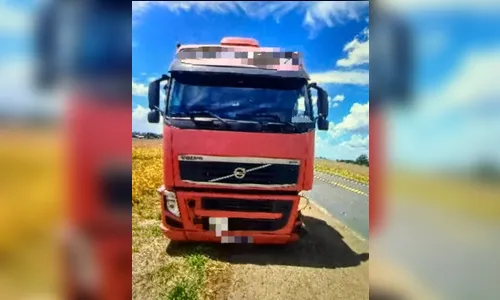 
							Colisão frontal na PR-323 envolve carreta com placas de Apucarana
						
						