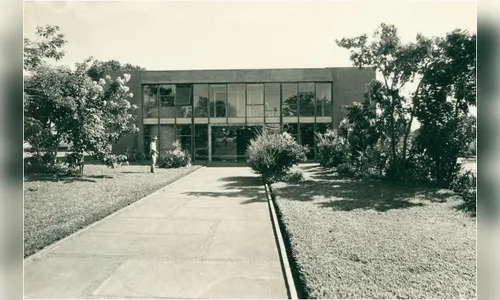 
							Com estrutura deteriorada, prefeitura de Arapongas negocia parcerias para recuperar o Teatro Vianinha
						
						