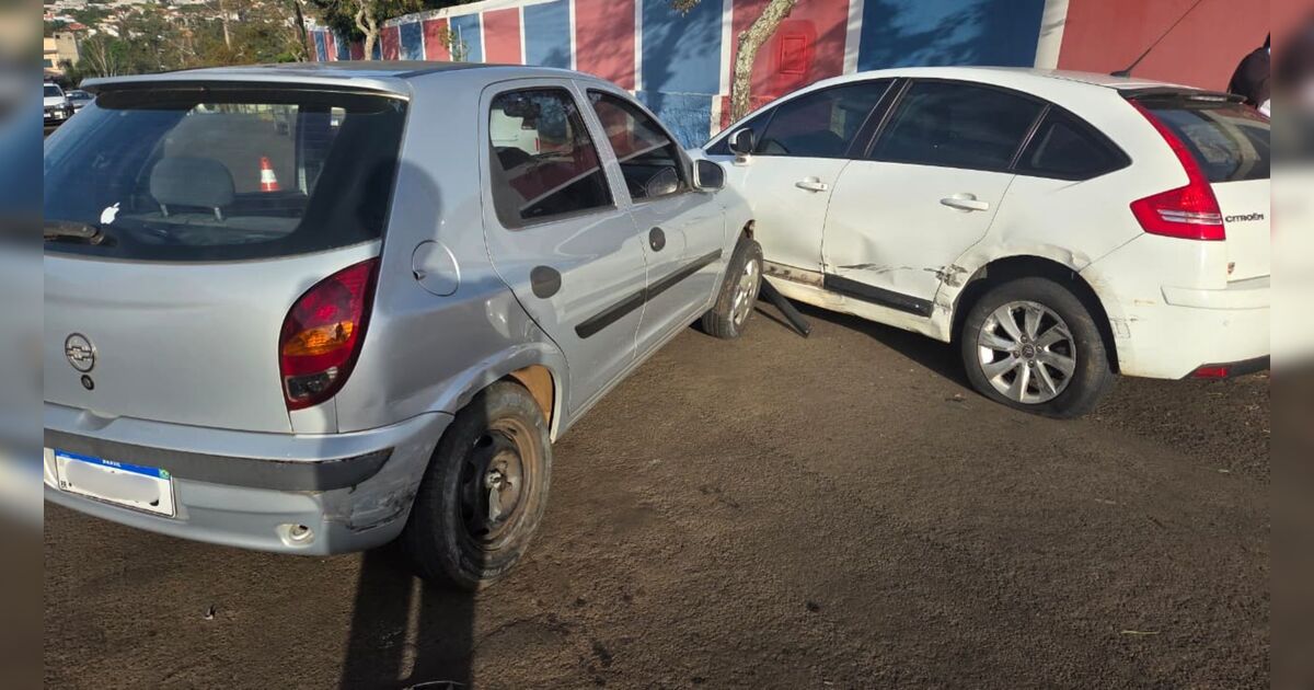 Vídeos mostram motorista fugindo após provocar acidente em Apucarana