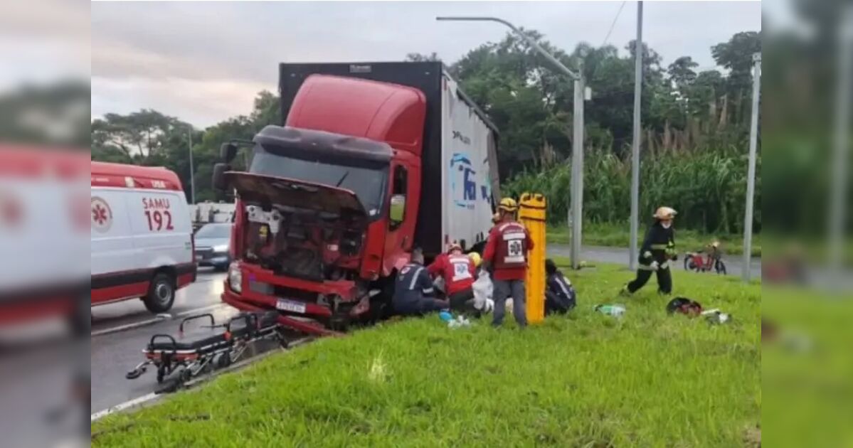 Motorista fica gravemente ferido após ser arremessado e atropelado por seu próprio caminhăo em SC