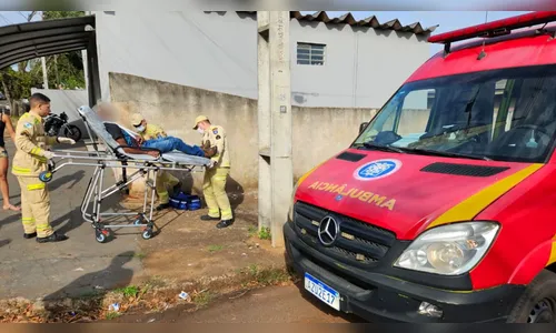
							Motociclista cai e fica ferido após tentar desviar de cachorro em Apucarana
						
						