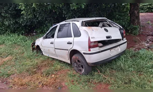 
							Carro capota na BR-376 e duas crianças são ejetadas
						
						
