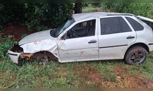 
							Carro capota na BR-376 e duas crianças são ejetadas
						
						