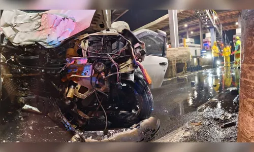 
							Condutor adolescente colide carro em pedágio e deixa duas mulheres mortas em SC
						
						