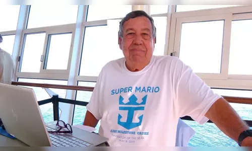 
							Conheça o milionário que vive no mar há 25 anos e não consegue mais andar em terra firme
						
						