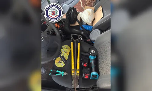 
							Dupla é presa suspeita de furtar cabos telefônicos subterrâneos em Arapongas
						
						