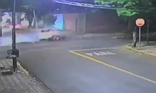
							Vídeo mostra motorista fugindo após acidente de trânsito em Apucarana
						
						