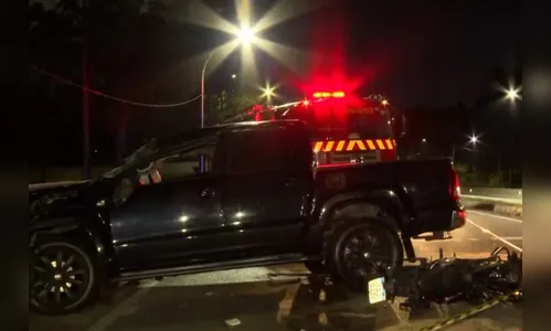 
							Garçonete que voltava do trabalho morre após Amarok invadir a contramão na BR-277
						
						